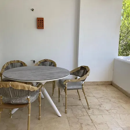 F Up, Rio Real, Daire *