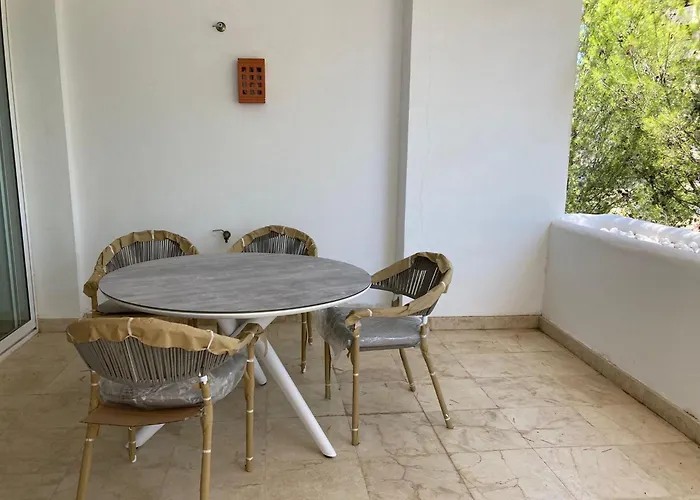 F Up, Rio Real, Daire *